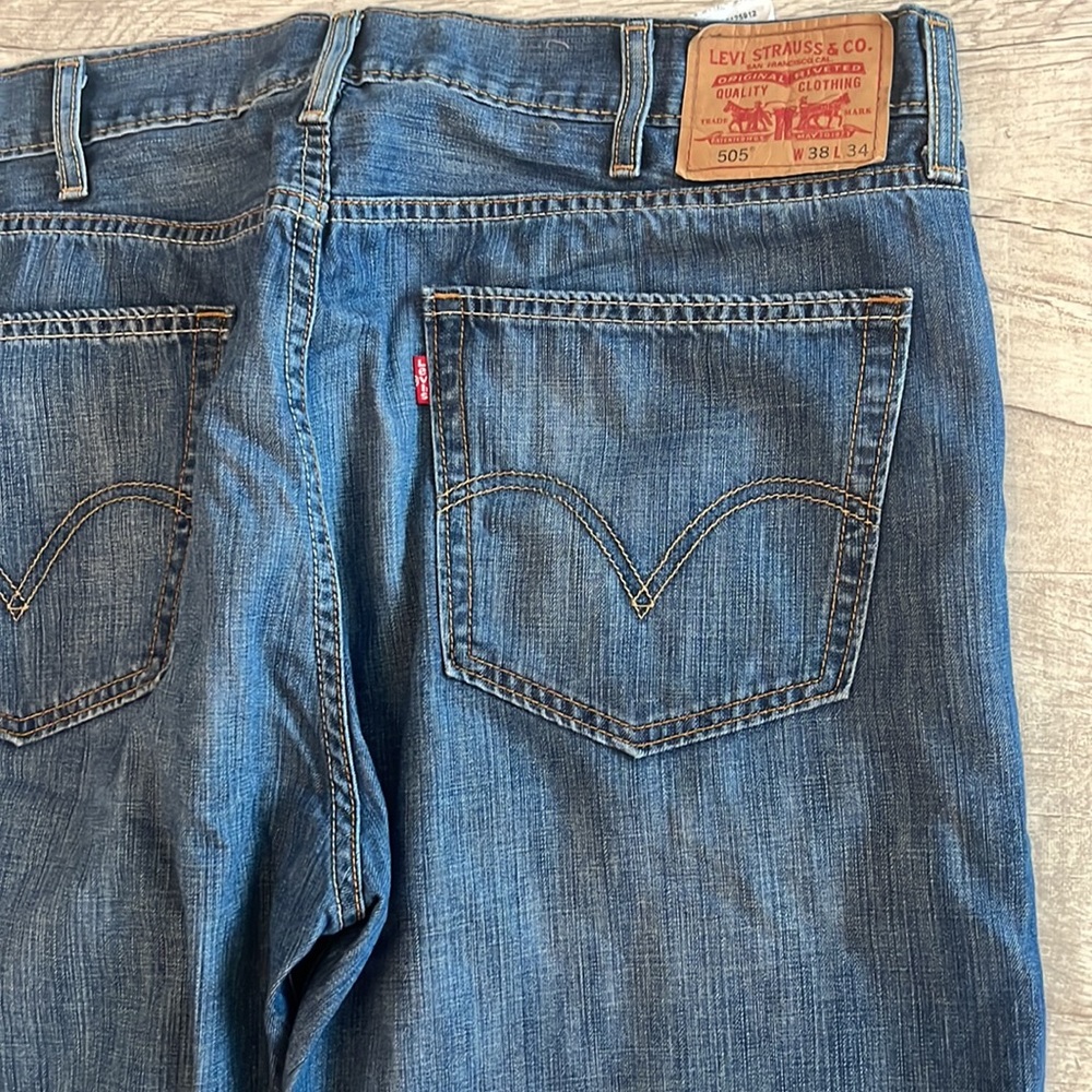 Levi’s Men’s Jeans Size 38 X 34 Straight Fit 505 Color: Blue 100% Cotton
